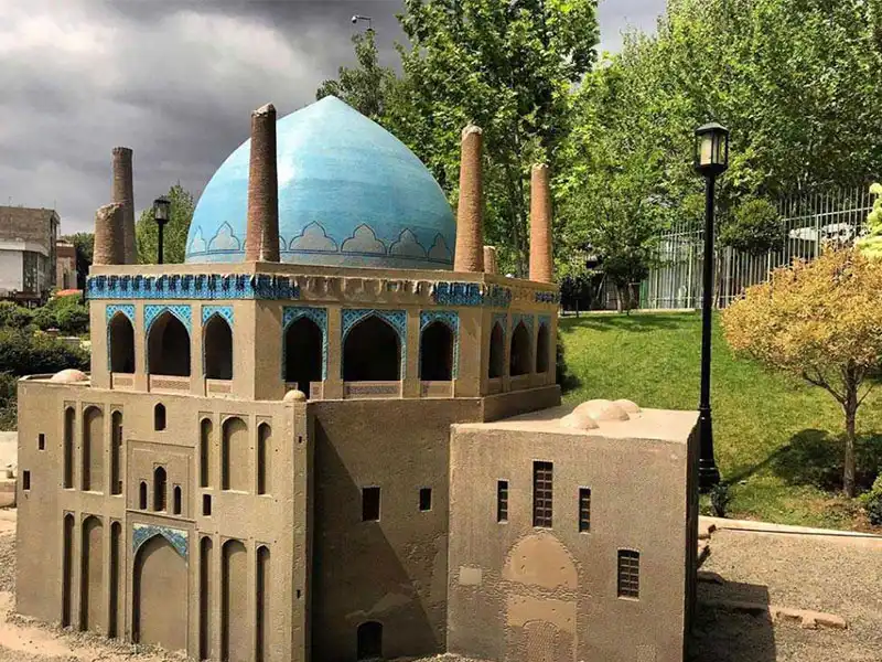ماکت گنبد سلطانیه در باغ موزه مینیاتوری تهران