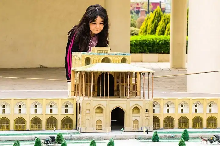 ماکت میدان نقش جهان در باغ موزه مینیاتوری تهران